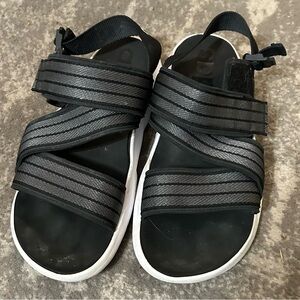 Adidas women’s size 8 black gray sandals